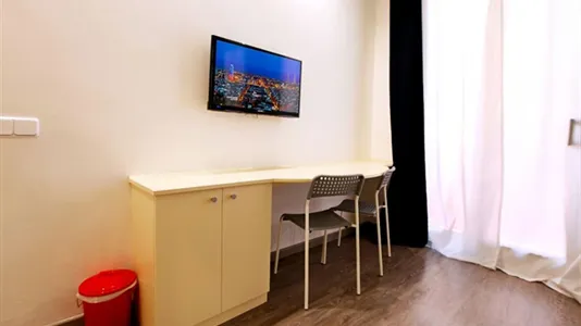 Rooms in Barcelona Ciutat Vella - photo 6