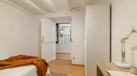 Rooms in Barcelona Ciutat Vella - photo 4