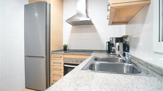 Rooms in Barcelona Ciutat Vella - photo 8