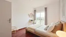 Room for rent, Lisbon (region), &lt;span class=&quot;blurred street&quot; onclick=&quot;ProcessAdRequest(9451176)&quot;&gt;&lt;span class=&quot;hint&quot;&gt;See streetname&lt;/span&gt;[xxxxxxxxxxxxx]&lt;/span&gt;