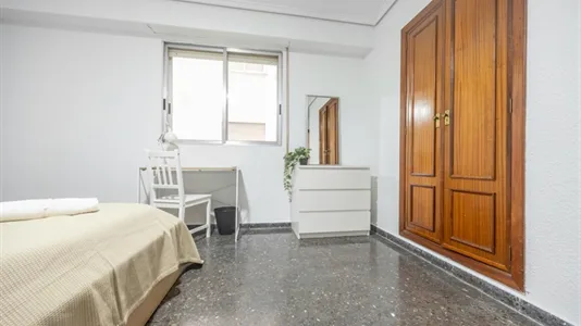 Rooms in Valencia Extramurs - photo 2