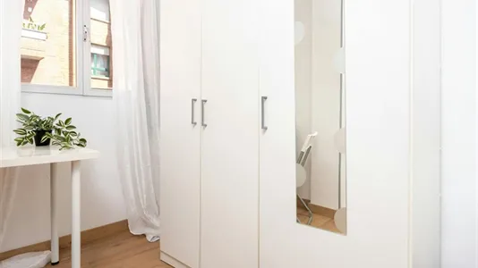 Rooms in Oviedo - photo 4