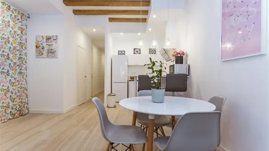 Rooms in Barcelona Ciutat Vella - photo 10