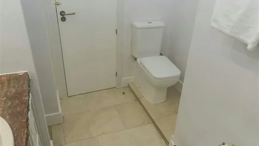 Rooms in Madrid Centro - photo 8