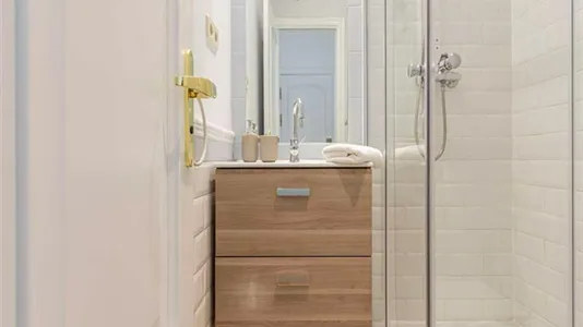 Rooms in Madrid Centro - photo 10