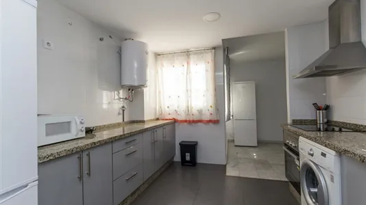 Rooms in Málaga - photo 9