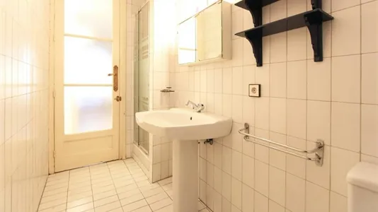Rooms in Madrid Centro - photo 10