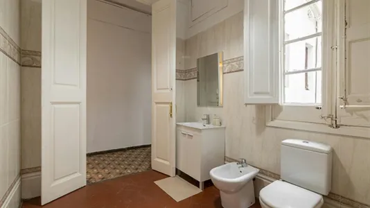Rooms in Barcelona Ciutat Vella - photo 8