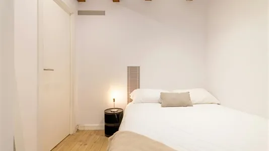 Rooms in Barcelona Sants-Montjuïc - photo 4