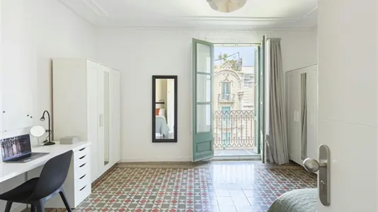 Rooms in Barcelona Eixample - photo 2