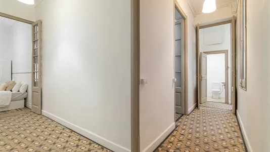 Rooms in Barcelona Ciutat Vella - photo 8