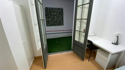 Rooms in Barcelona Eixample - photo 4
