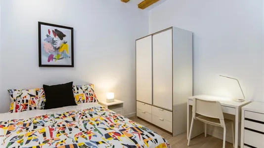 Rooms in Barcelona Ciutat Vella - photo 2