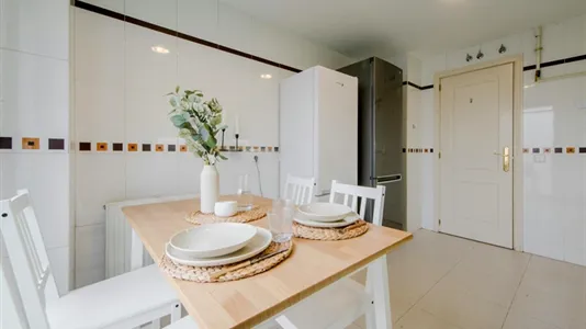 Rooms in El Encinar de los Reyes - photo 6