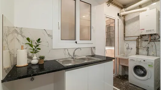 Rooms in Barcelona Eixample - photo 10