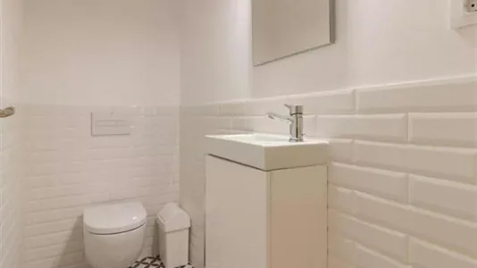 Rooms in Barcelona Ciutat Vella - photo 8