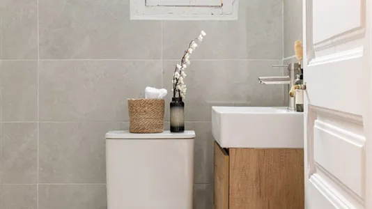 Rooms in Barcelona Eixample - photo 10