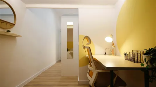 Rooms in Barcelona Ciutat Vella - photo 6