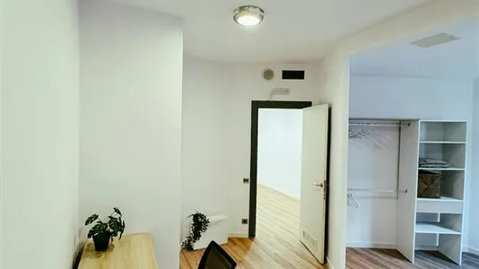 Rooms in Barcelona Eixample - photo 4