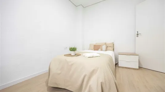 Rooms in el Camí de Vera - photo 4