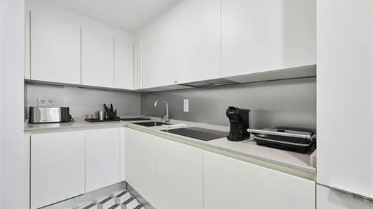 Rooms in Barcelona Ciutat Vella - photo 5