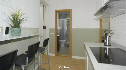 Rooms in Barcelona Ciutat Vella - photo 4