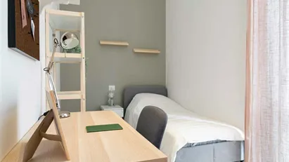 Room for rent in Milano Zona 6 - Barona, Lorenteggio, Milan