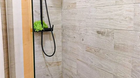 Rooms in Barcelona Ciutat Vella - photo 8