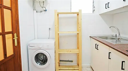 Rooms in Barcelona Ciutat Vella - photo 7