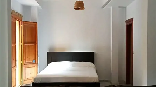 Apartments in Valencia Ciutat Vella - photo 1