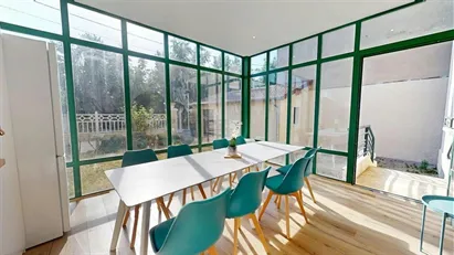 Room for rent in Lyon, Auvergne-Rhône-Alpes Room for rent in Lyon, Auvergne-Rhône-Alpes