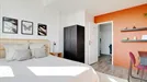 Room for rent, L'Haÿ-les-Roses, Île-de-France, &lt;span class=&quot;blurred street&quot; onclick=&quot;ProcessAdRequest(9990883)&quot;&gt;&lt;span class=&quot;hint&quot;&gt;See streetname&lt;/span&gt;[xxxxxxxxxxxxx]&lt;/span&gt;