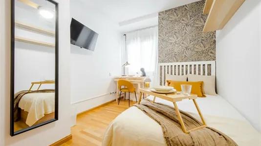 Rooms in Madrid Chamberí - photo 2