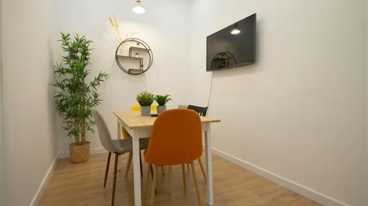 Rooms in Barcelona Ciutat Vella - photo 8