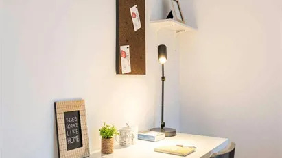 Room for rent in Milano Zona 6 - Barona, Lorenteggio, Milan