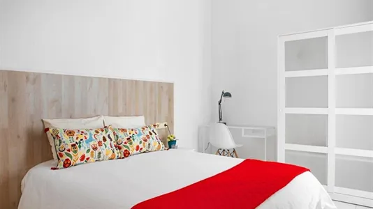 Rooms in Barcelona Ciutat Vella - photo 9