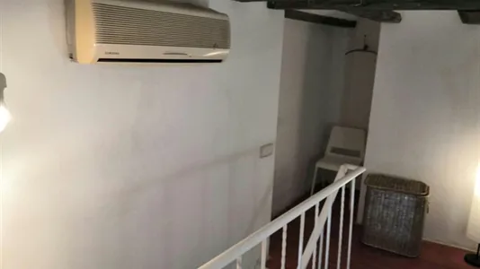 Rooms in Barcelona Ciutat Vella - photo 10