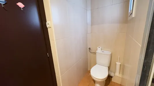 Rooms in Barcelona Ciutat Vella - photo 9