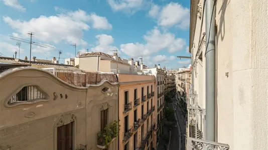 Rooms in Barcelona Ciutat Vella - photo 4