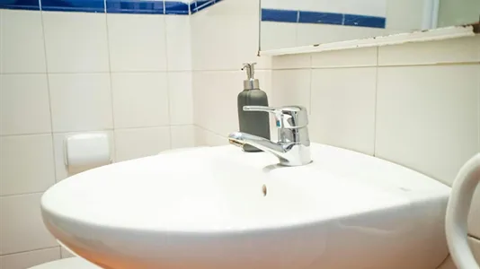 Rooms in Madrid Centro - photo 9