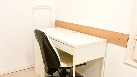 Rooms in Barcelona Ciutat Vella - photo 9