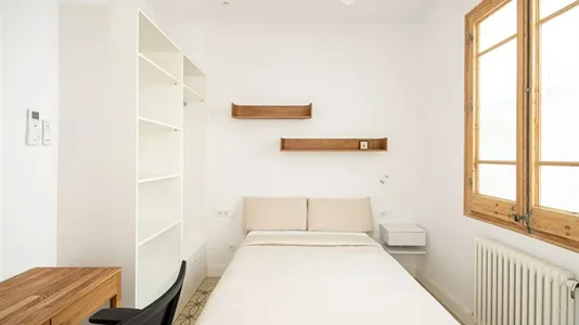 Rooms in Barcelona Eixample - photo 1