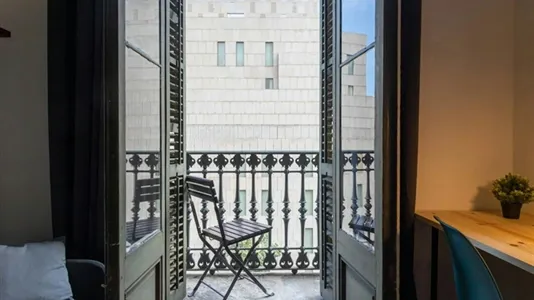 Rooms in Barcelona Eixample - photo 5