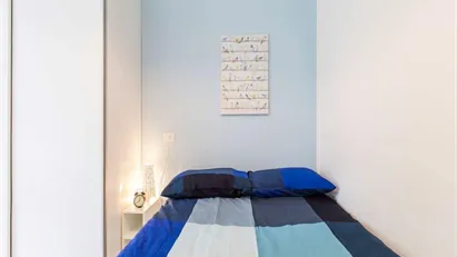 Room for rent in Milano Zona 6 - Barona, Lorenteggio, Milan