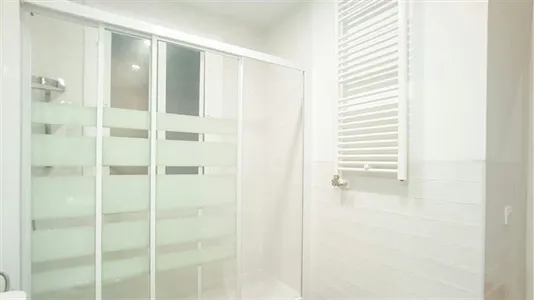 Rooms in Barcelona Eixample - photo 8