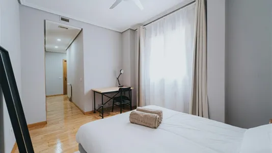 Rooms in Madrid Centro - photo 2