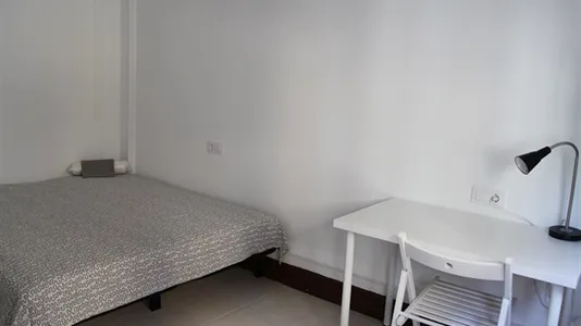 Rooms in Barcelona Ciutat Vella - photo 5