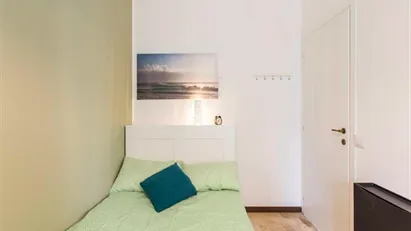 Room for rent in Milano Zona 6 - Barona, Lorenteggio, Milan