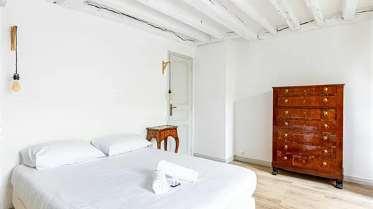 Houses in Boulogne-Billancourt - photo 4