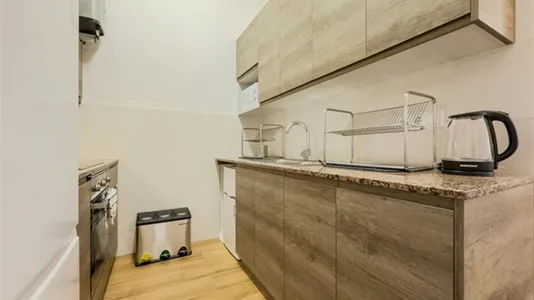 Rooms in Barcelona Ciutat Vella - photo 9